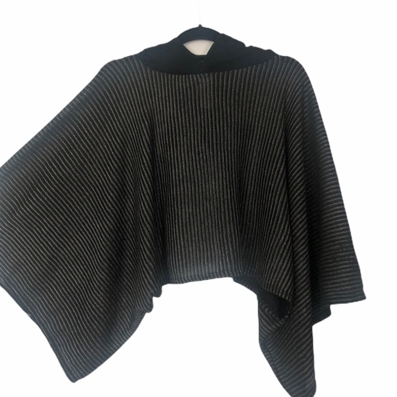 ZARA TRAFALUC HOODED PONCHO - Picture 2 of 5
